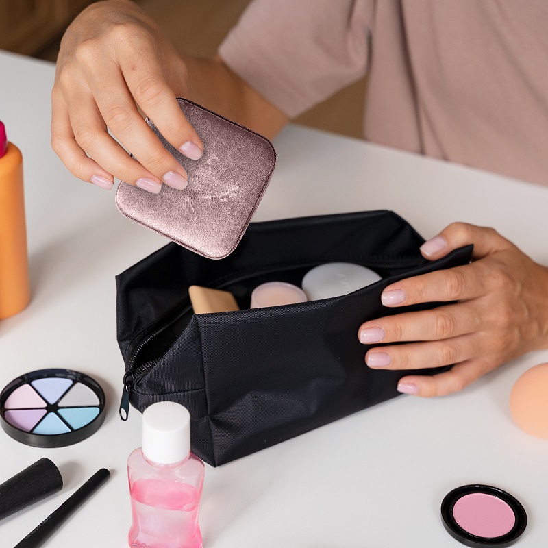 Makeup and jewelry travel case sales